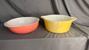 lot 209 image: Pyrex Bowls - No Lids