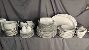 lot 226 image: Gold Standard Genuine Porcelain China Purple Floral 70 pieces