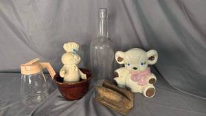 lot 231 image: 1979��s Pillbury Boy Sqeezy and USA Stoneware and Items