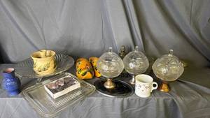 lot 244 image: Various Vintage Decor
