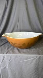 lot 257 image: PYREX Early American Cinderella Mixing Bowl, #444