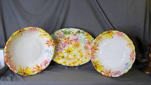 lot 266 image: Plastic platters and large serving bowls