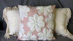 lot 269 image: Decorative Throw Pillows