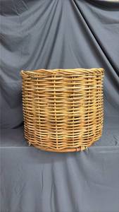 lot 277 image: Large basket hamper