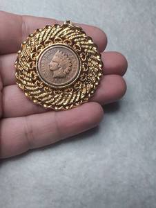 lot 524 image: Indian Head Cent 1895 Pendant Gold-Tone Ornate Bezel