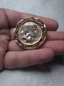 lot 527 image: Ancient Roman Portrait Coin in Gold-Tone Circular Mount Brooch