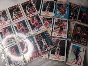 lot 801 image: Basketball Trading Cards Lot Fleer Topps Upper Deck 1980s-1990s - 3 Sheets