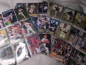 lot 901 image: Baseball Trading Cards Lot Mixed Brands and Players