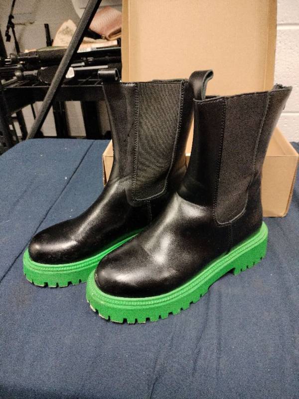 lot 62447 image: Kenzo x H&M Chelsea boots - 40