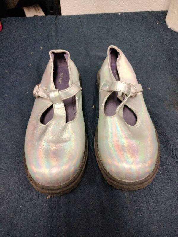 lot 62450 image: Old Navy Kids holographic silver Mary Jane shoes - 5 - Retail $19