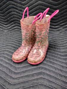 lot 61250 image: Capelli New York pink ombr� seashell print rain boots - 9