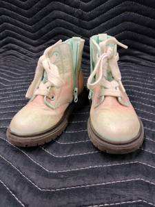 lot 61251 image: Cat & Jack Amaya Rainbow Glitter Combat Boots - 10