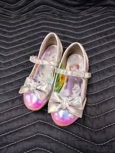 lot 61252 image: Disney Frozen Toddler Girls Low Heel Dress-Up Shoes - 9Y