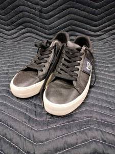 lot 61256 image: Chaps Mens Lace-up Court Sneakers - 9