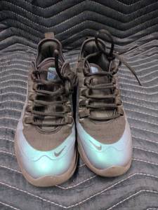 lot 61271 image: Nike Womens Air Max Axis Sneakers (BlackMulti) - Size 8.0 M