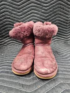 lot 61283 image: Ugg Bailey Bow Burgundy Suede Bows - 7