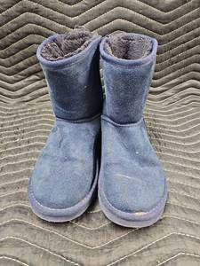 lot 61284 image: blue UGG Classic Mini Side Logo boots - 7