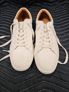 lot 61290 image: white Goodfellow & Co casual sneakers - 9.5