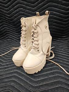 lot 61305 image: Jadiop cream-colored chunky platform combat boots