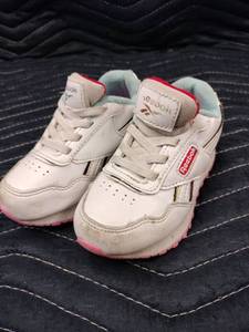 lot 61310 image: infant Reebok Classic Leather Step n Flash sneakers - 7k
