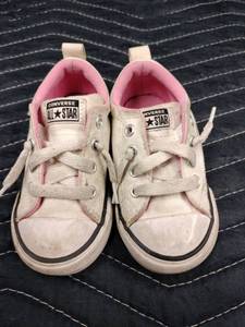 lot 61312 image: Converse Chuck Taylor All Star Street Embroidered ToddlerInfant Girls Shoes - 6c