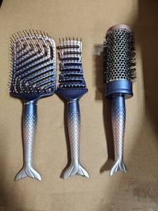 lot 19900 image: Belisimo Unique Design Wide Wet Detangling Speed Dry Hair Brush 3 pc Set - Retail $40