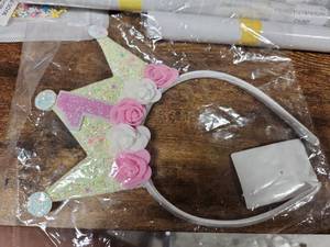 lot 20060 image: First Birthday Party Tiara  - Retail $0