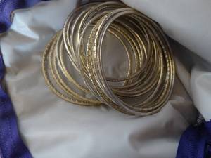 lot 38009 image: Lot of Bangle Bracelets