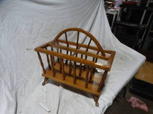 lot 36058 image: Wooden magazine storage decor