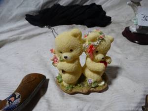 lot 36070 image: Two love bears standing on a patch of dirt