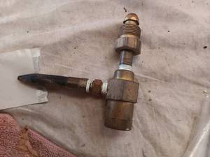 lot 36185 image: John Deere Fuel Shutoff valve