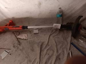 lot 36207 image: Black and Decker Weed Eater