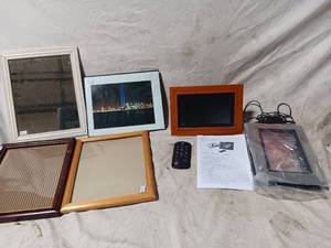 lot 36287 image: Picture Frames Lot with One electronic Picture frame