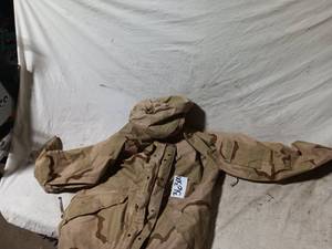 lot 36300 image: Mens Camo Jacket