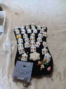 lot 38004 image: HUGE lot of stud earrings, and a pair of hoop earrings