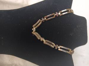 lot 38023 image: Short Chain style Necklace