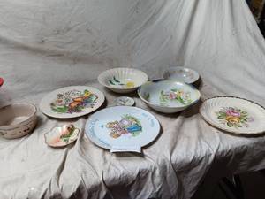lot 36081 image: Lot of random collectible glass dishes for decor