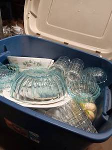 lot 36083 image: Lot of Collectible glassware