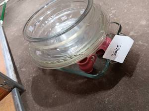 lot 36105 image: A Few Glass Baking dish