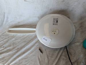 lot 36109 image: George Foreman Lean Mean Fat reducing grilling machine (modeo GR10)