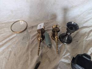 lot 36114 image: Vintage Brass-Plated portable candle lamp