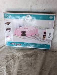 lot 36128 image: Bakers advantage fillables 2 piece non-stick sheet cake pan