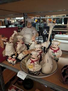 lot 36132 image: Alipis Retro Resin Chef Figure ornaments for bar