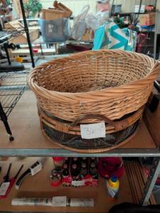 lot 36148 image: 2 Wooden Baskets