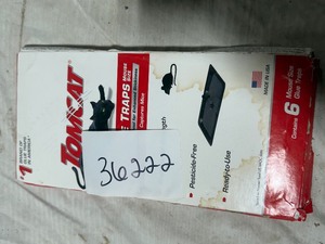 lot 36222 image: New 6 Pack Tomcat Glue Sticky Traps.
