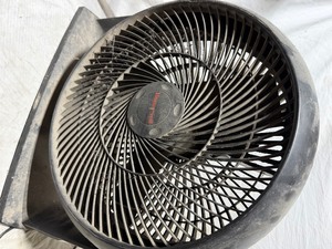 lot 36231 image: Honeywell Round Fan.