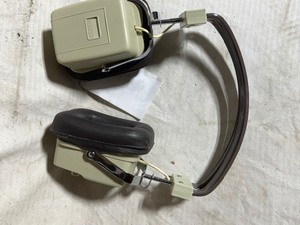 lot 36249 image: AM Twin Speaker Headphone Radio