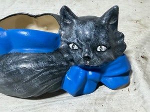 lot 36264 image: Vintage Ceramic Resting Cat Figurines