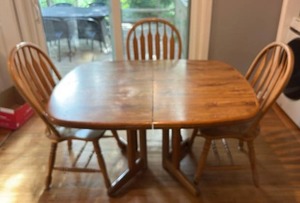 lot 52320 image: Dining Table with 3 Windsor Chairs