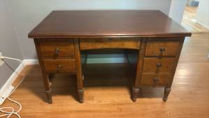 lot 52326 image: Wood Office Furniture Desk with 6 Drawers and Knee Space